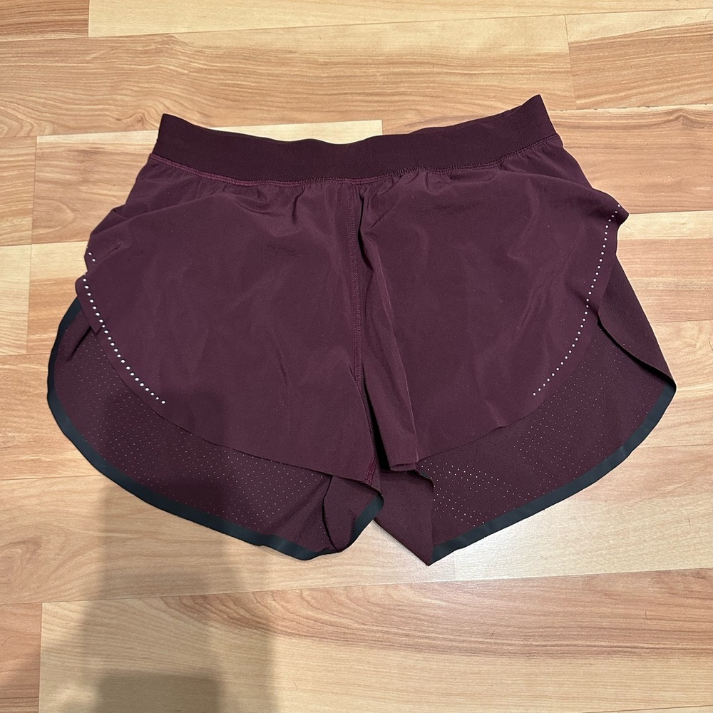Find Your Pace Short sz 6 - Cassis